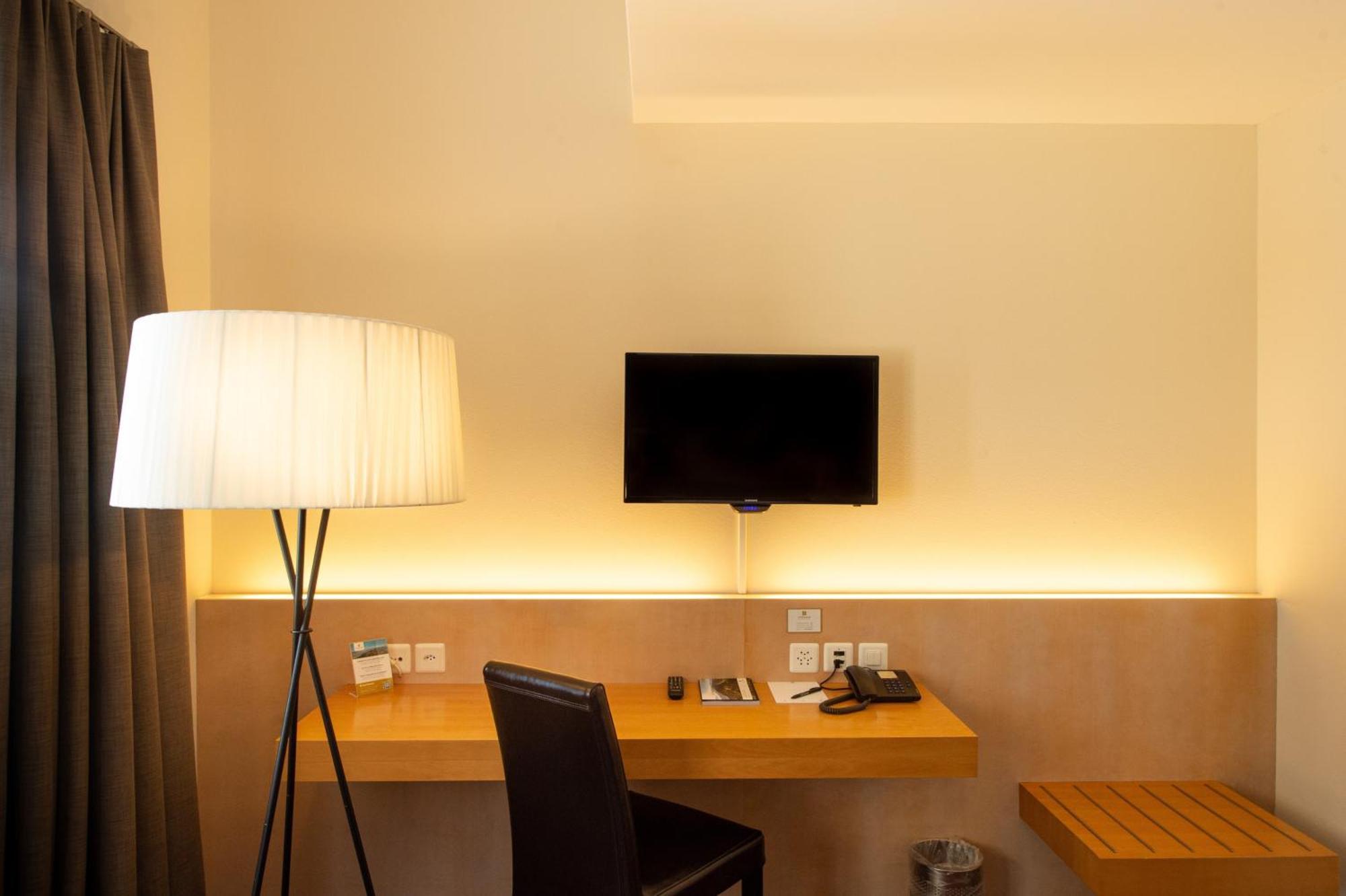 Hotel Uto Kulm Car-Free Hideaway In Zurich Bonstetten Kamer foto